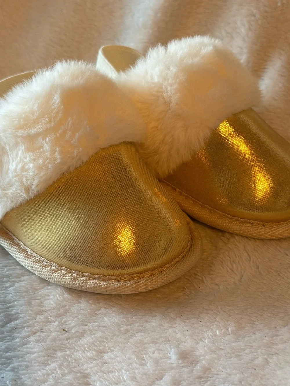 Cozy Cream Faux Fur Slip-On Slippers Holiday Girls‎ 7-8 New